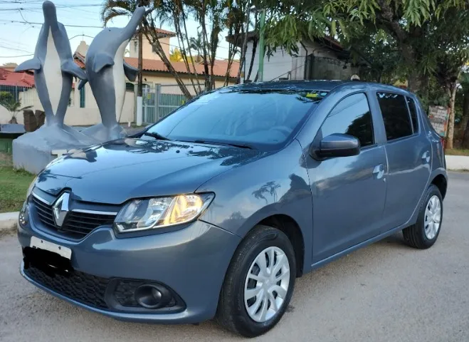 Sandero Cinza 2015 pouco rodado