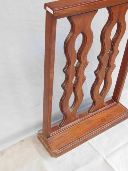 Balaustrada divisória baixa guarda corpos madeira nobre clara tampo reto colunas onduladas - Foto 2