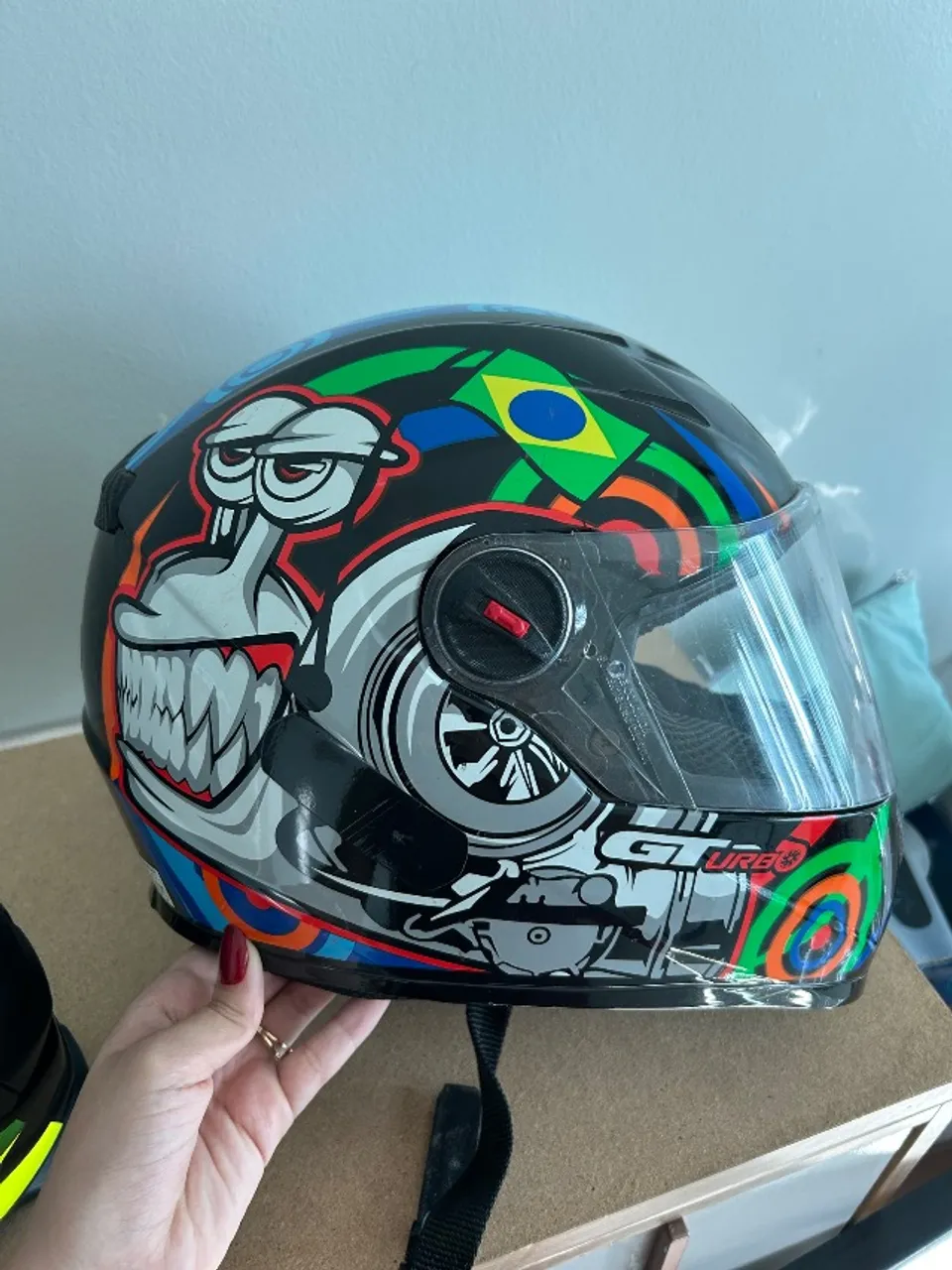 Capacete esportivo