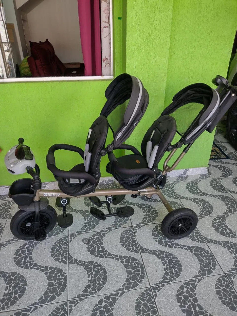 Triciclo Duplo Infantil com Assentos e Capota