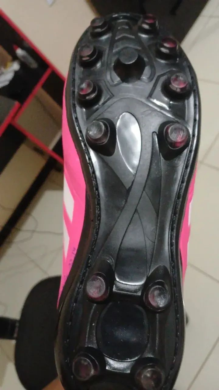 Vende-se chuteira de campo adidas com trava - Foto 2
