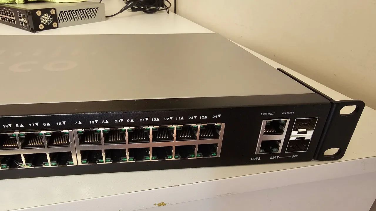 Switch de Rede Gigabit 24 Portas Cisco  Sg220-26