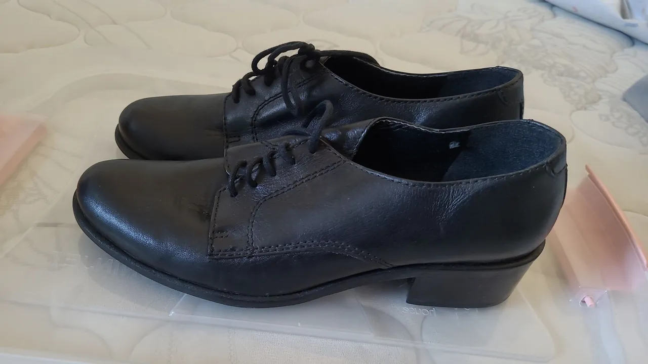 Sapatos Oxford Femininos de Couro Preto