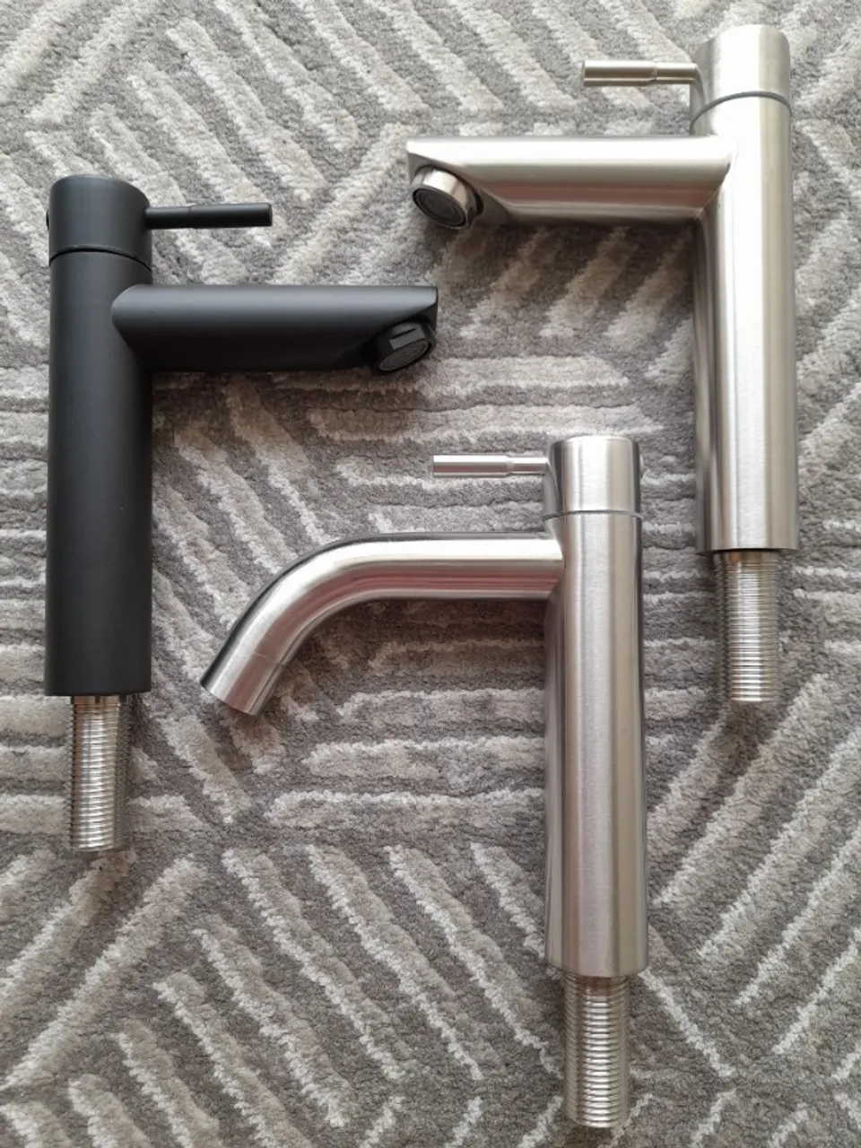 Torneira em Aço Inox Média (18cm) para banheiro - Baokemo (Nova - Preta/Prata)