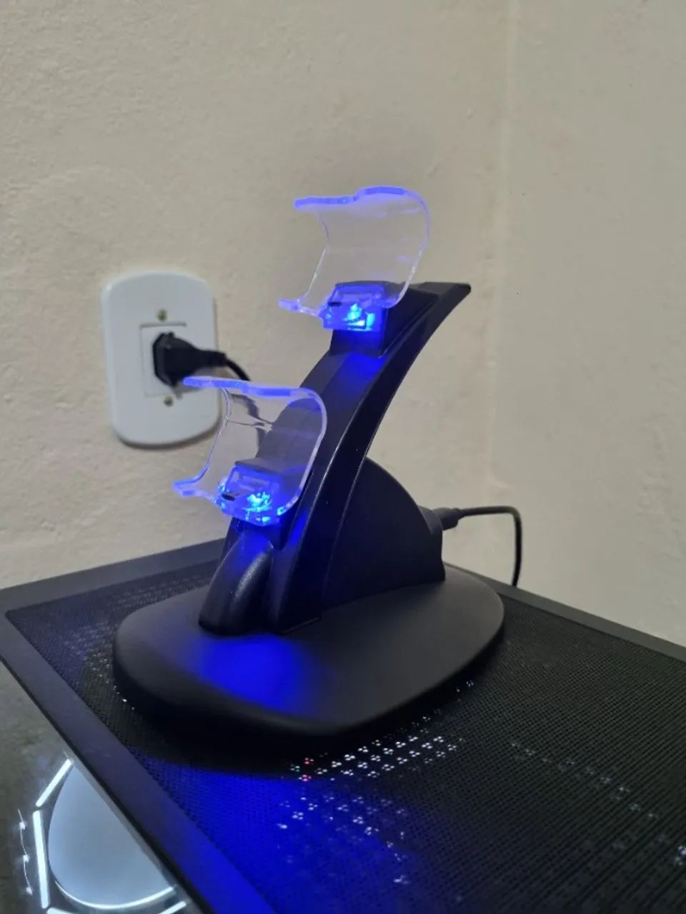 Base de carregamento para ps4 - Foto 2