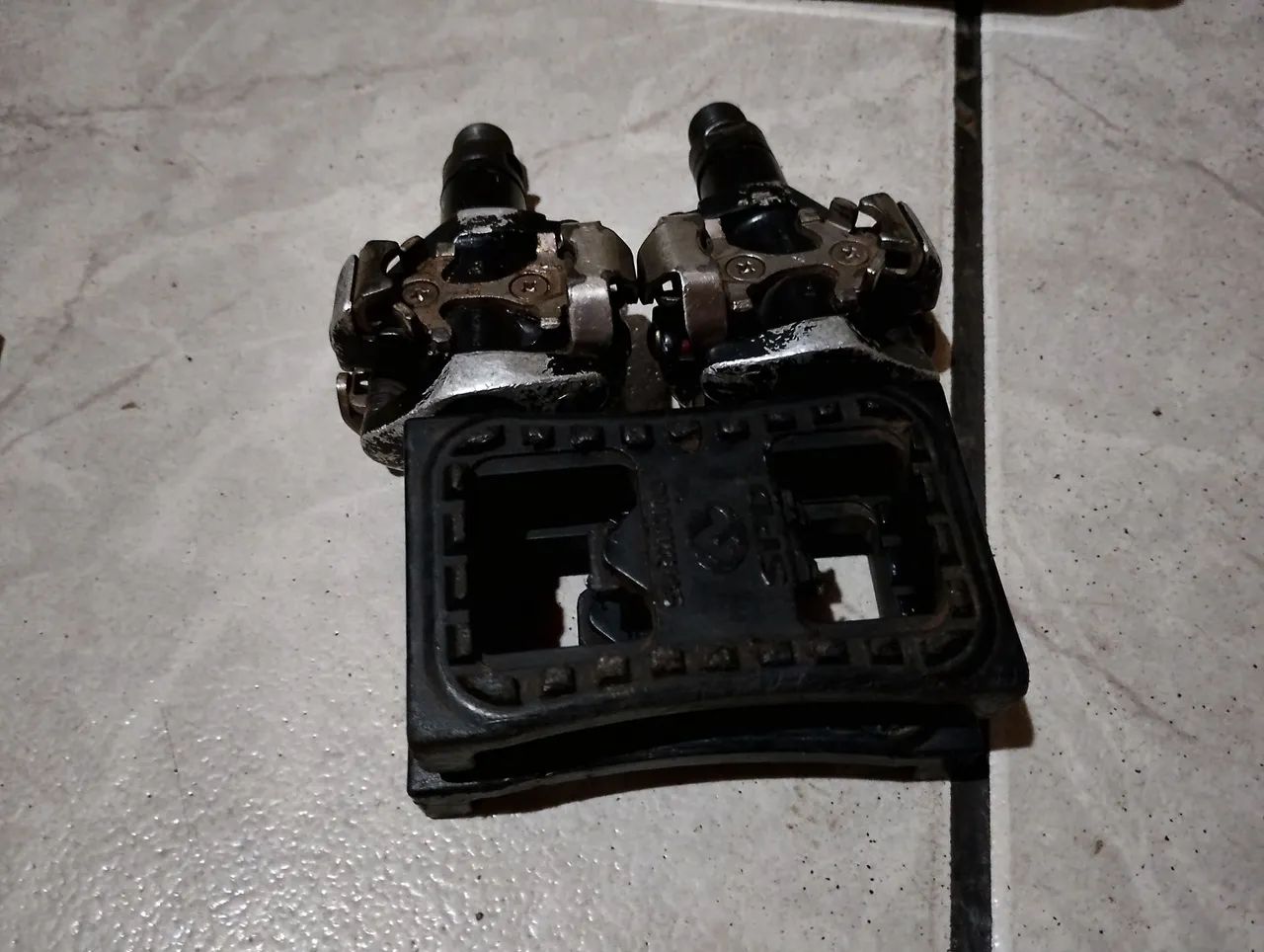 Pedais Shimano M505 com plataforma - Foto 4