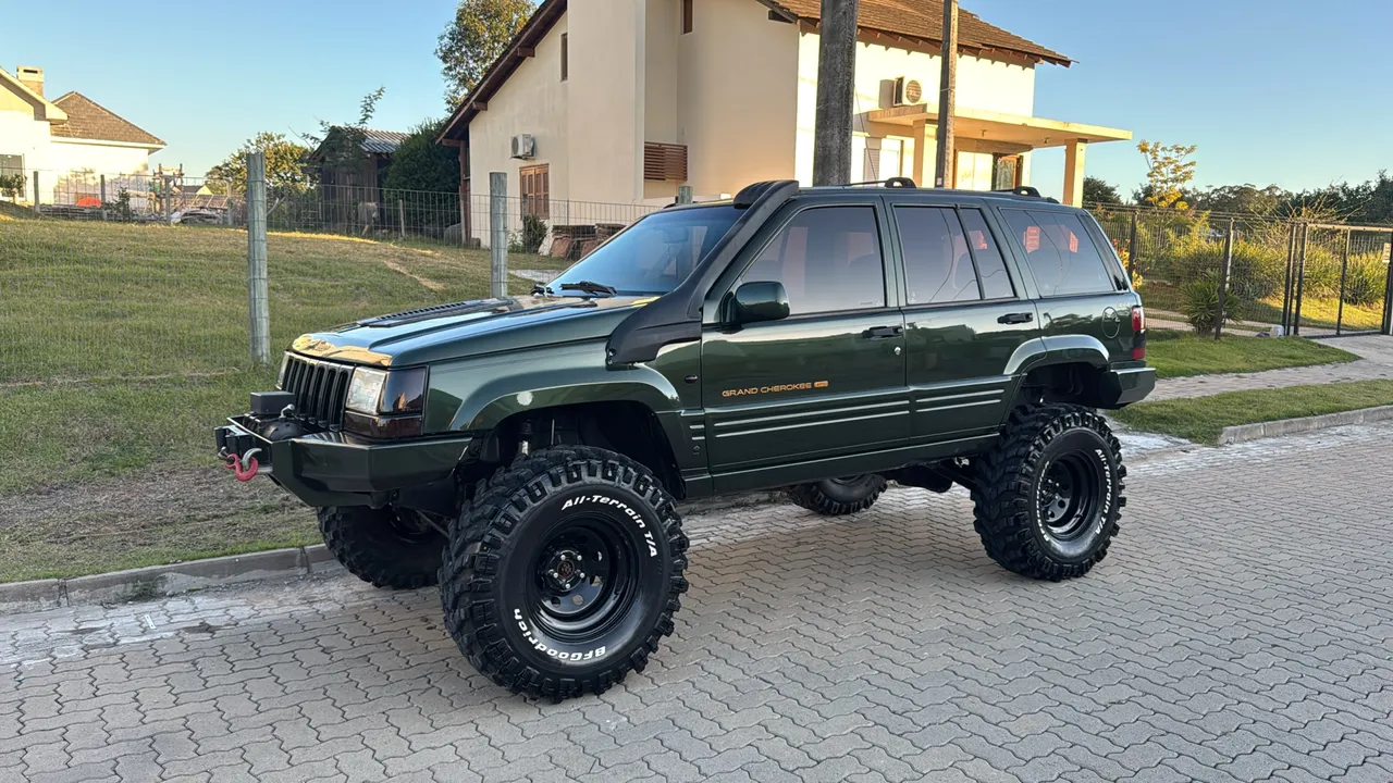 Cherokee V8 220cv