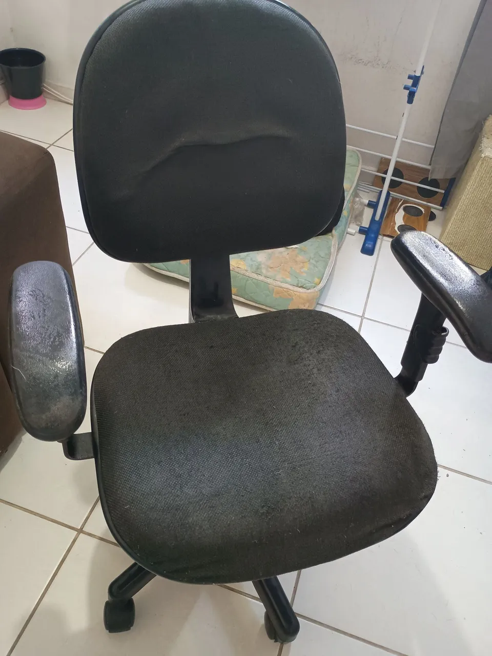 Cadeira de Escritório Giratória com Rodinhas