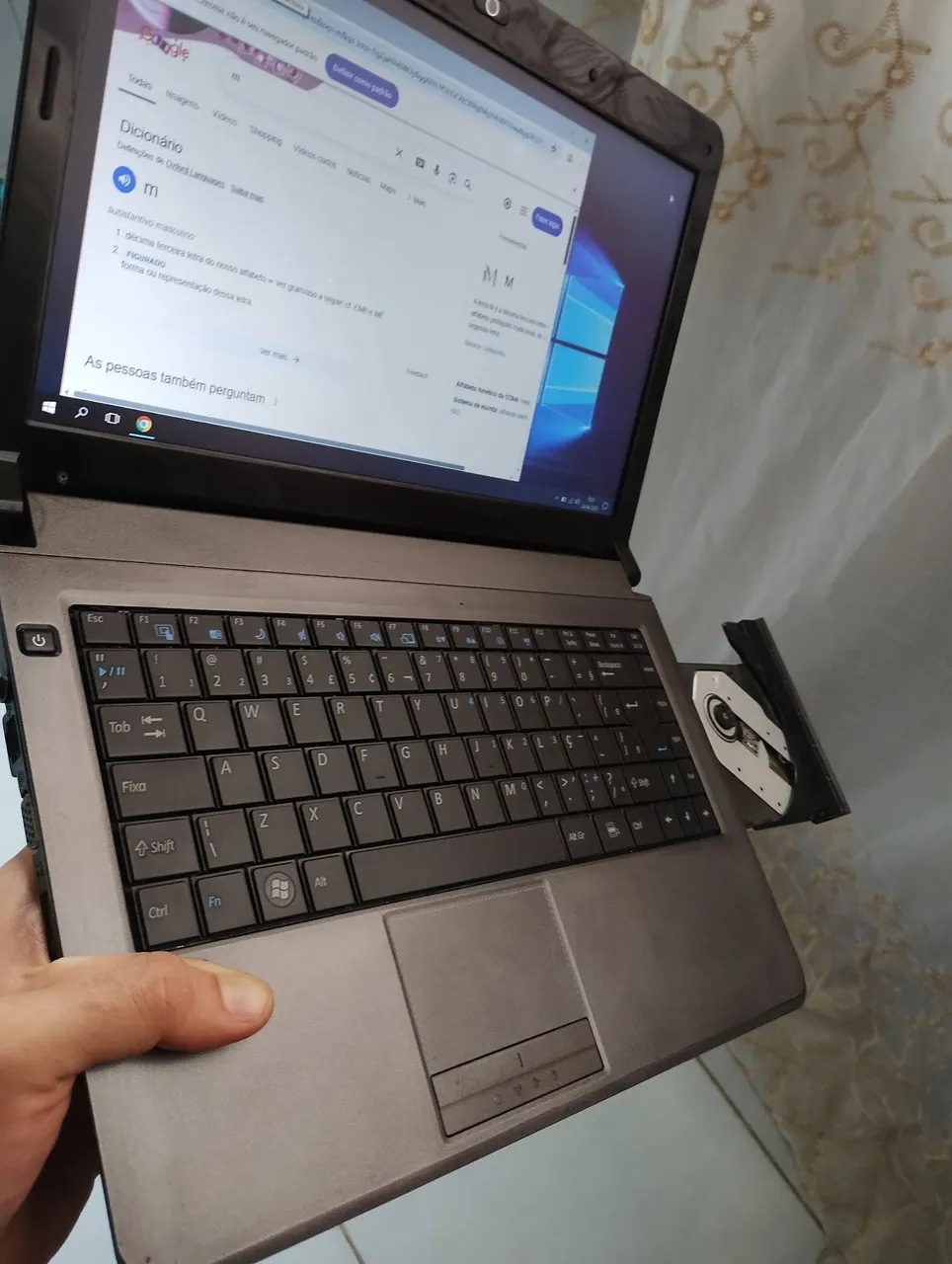 Notebook processado i3 4 GB 500 GB exclusivo