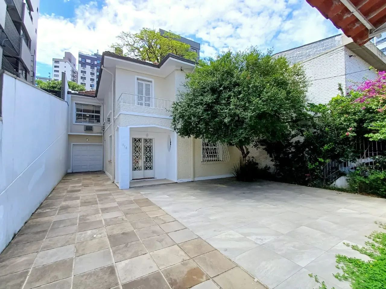 Aluga-se Casa Comercial Com 250m² no Bairro Rio Branco em Porto Alegre
