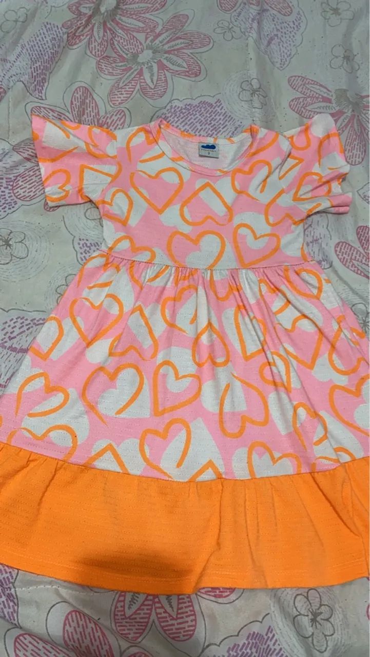 Vestido infantil de corações - rosa e laranja - Foto 2