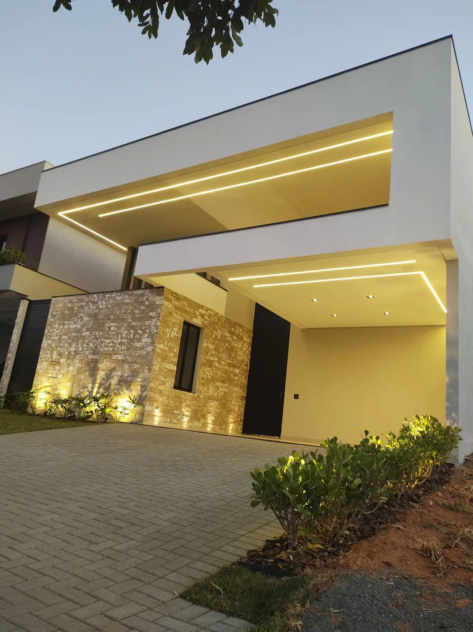VENDO CASA NOVA CONDOMÍNIO DAHMA