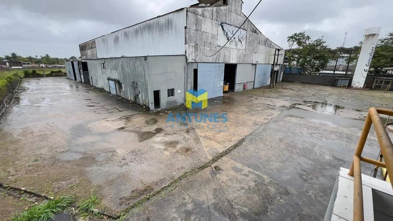 Alugue Galpão com Ponte Rolante Condomínio com 2.600m², mais pátio e doca. Cabo