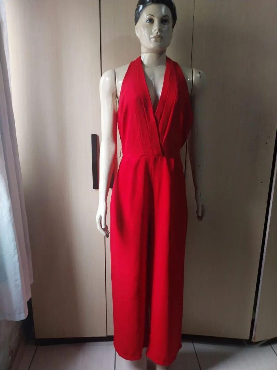 Macacão Vermelho Elegante com Decote Halter