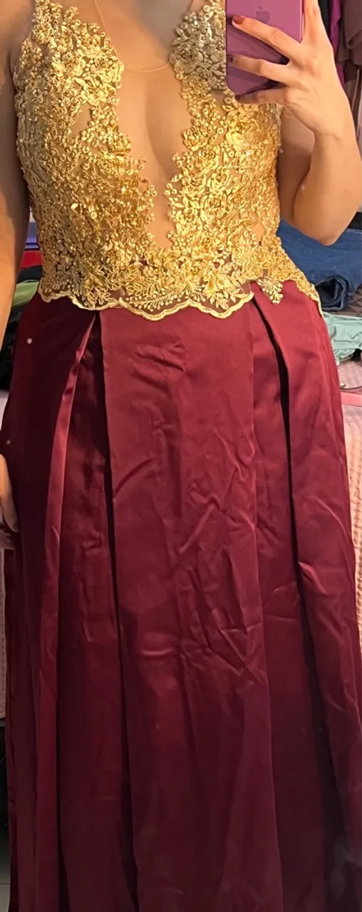 Vestido de festa longo dourado e vinho