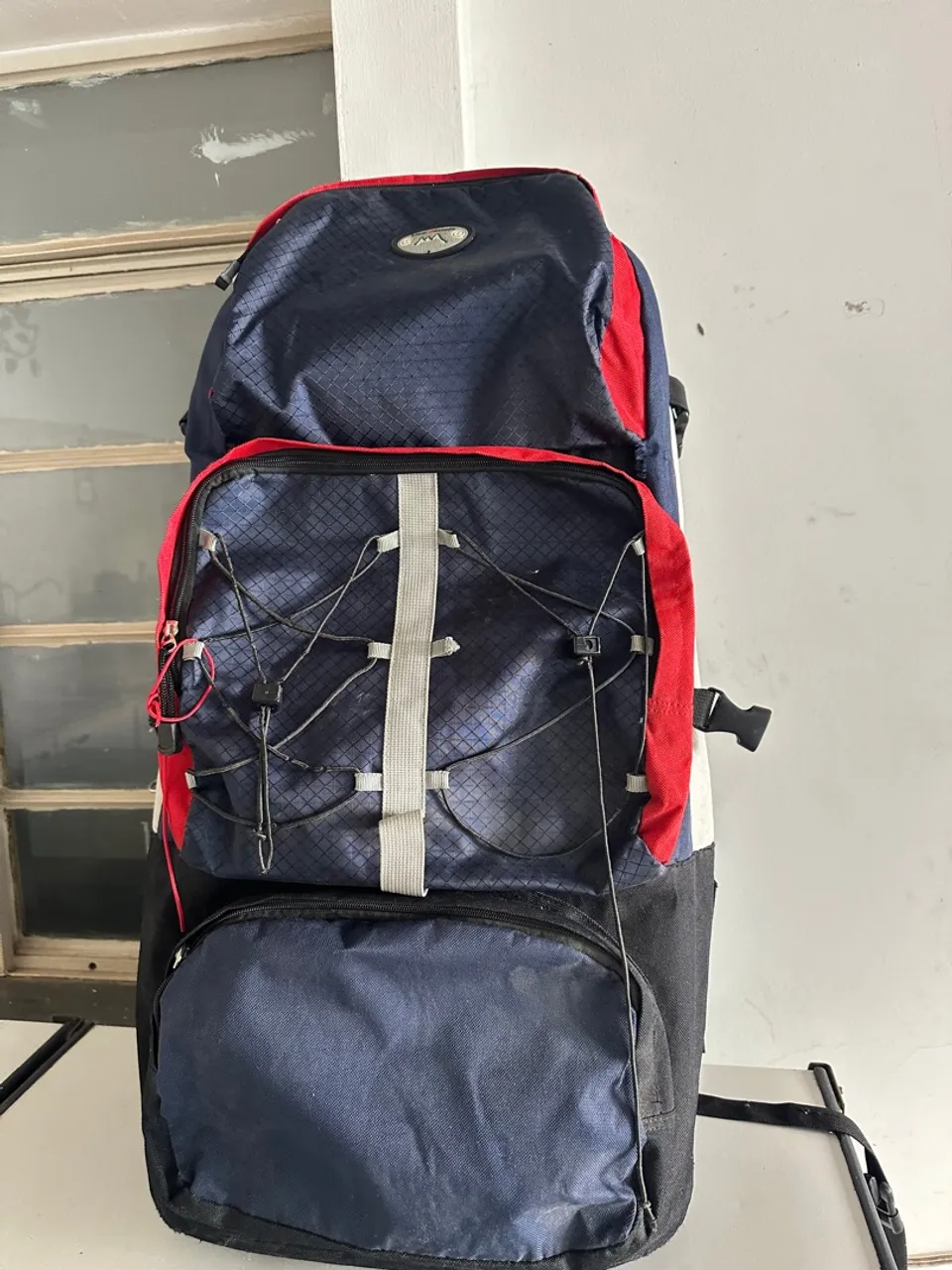 Mochila Camping Azul e Vermelha - Conforto e Durabilidade