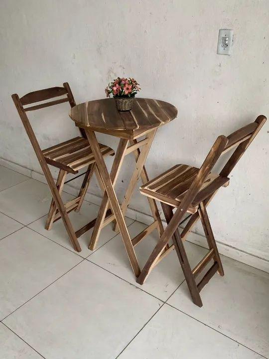 Mesa de madeira dobrável com 2 cadeiras - Foto 3