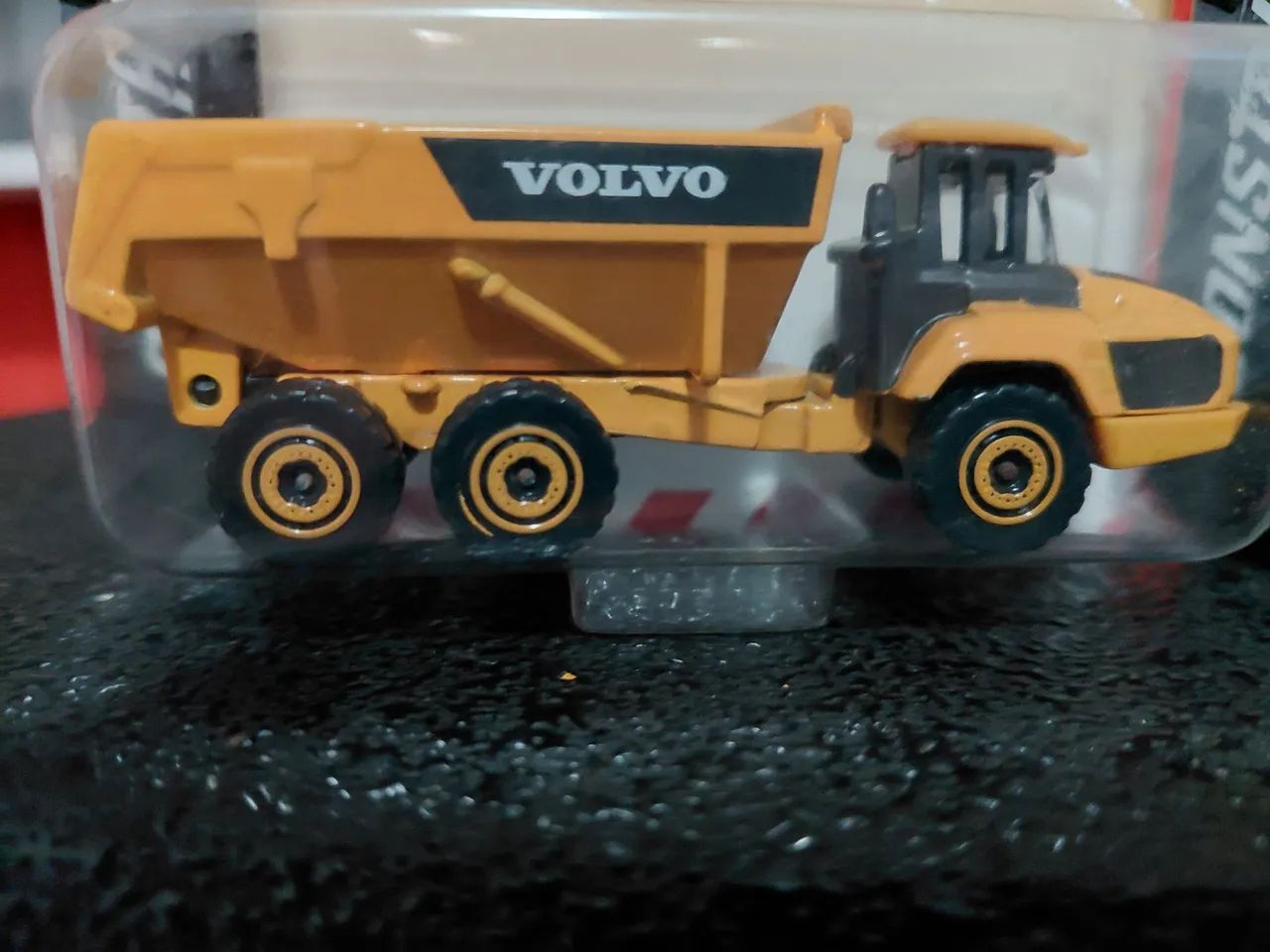 Lote miniaturas tratores volvo - Foto 4