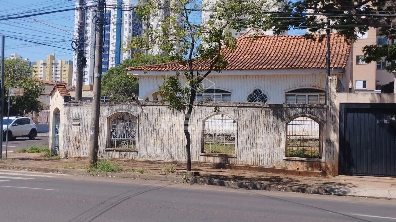 Terreno de esquina no Centro