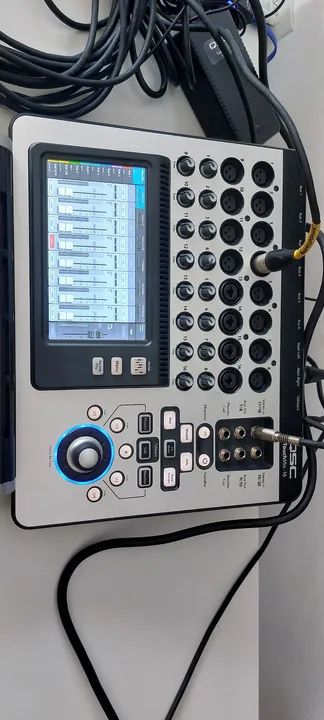 Mesa de Som TouchMix QSC 16 Canais - Foto 2