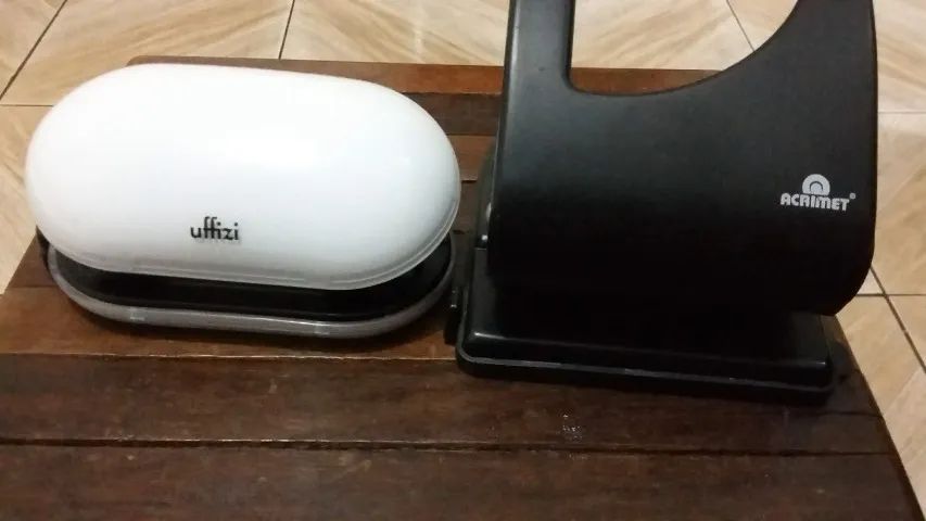 Perfurador De Papel 2 Furos Para 20/30 Folhas Branco/Preto - Foto 2