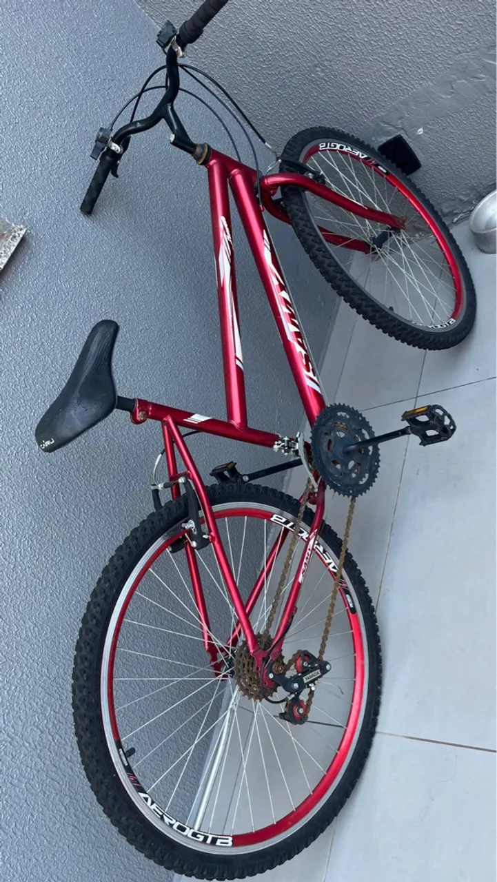 Bicicleta Aro 26 Vermelha com Marchas