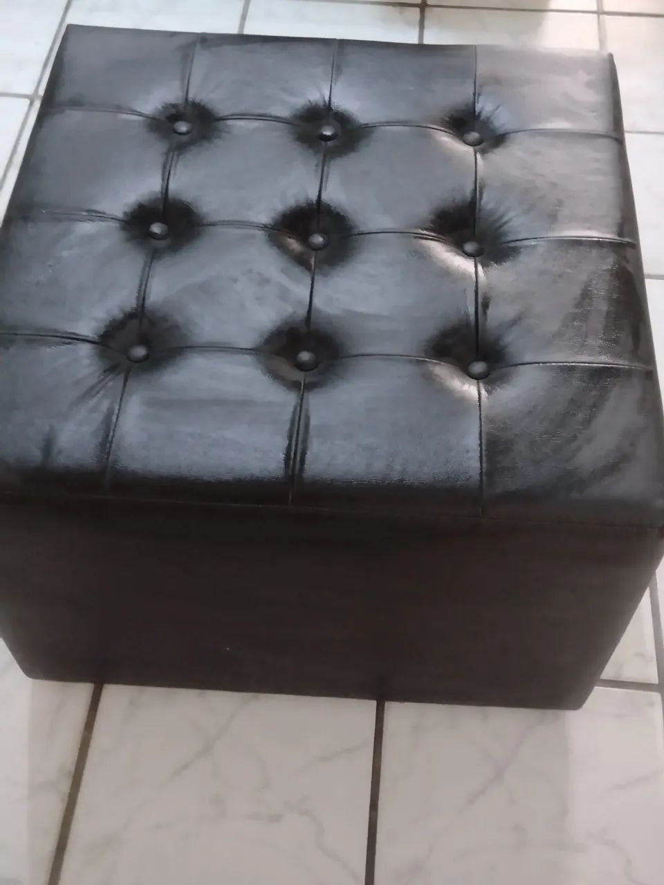 Puff Quadrado Preto Estofado