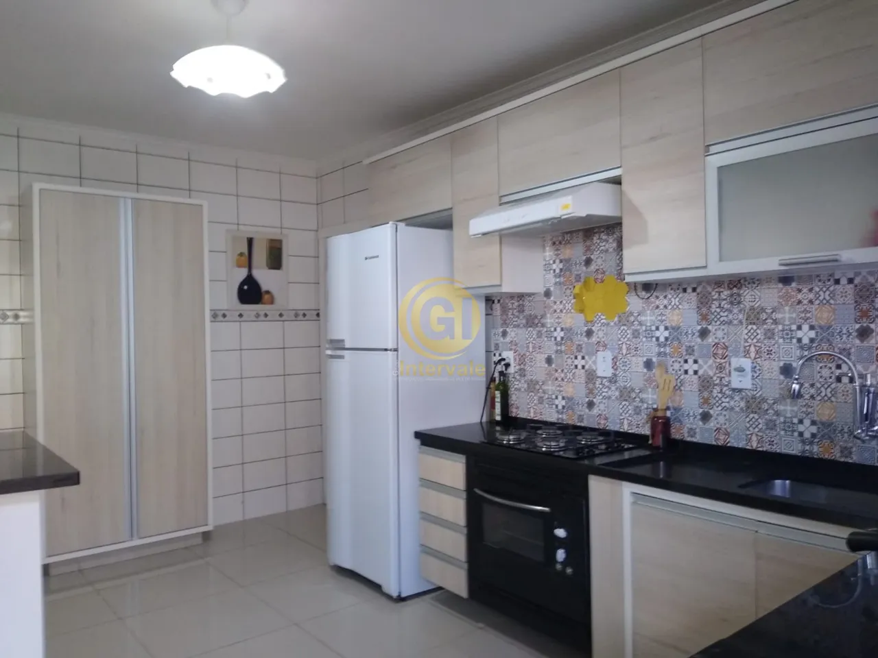 CAS PARA VENDA C/ 3 KITNETS, NA PARTE DE BAIXO, 3 DORMITÓRIOS, C/ PLANEJADOR 3 BANHEIROS 1