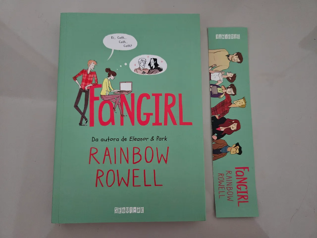 Livro Fangirl - Rainbow Rowell