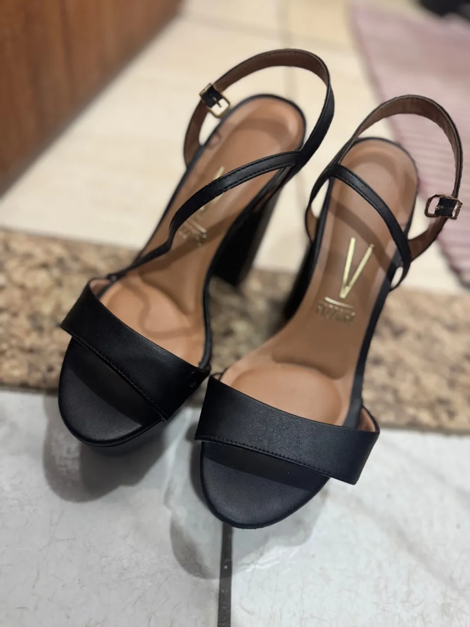 Sandália Salto Bloco Vizzano - Elegância e Conforto