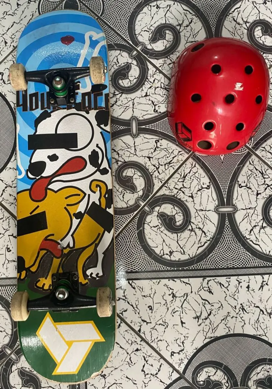 Skate e Capacete de Proteção - Ideal para Manobras