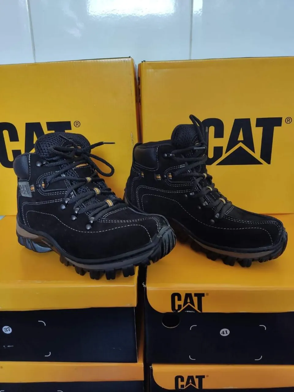 BOTA COTURNO CATERPILLAR - Conforto e Estilo!
