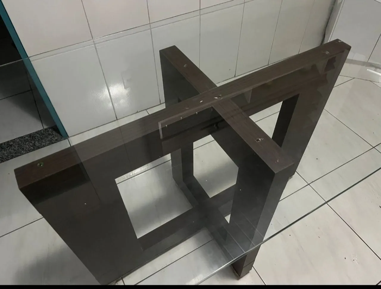 Moderno e Tampo de Vidro