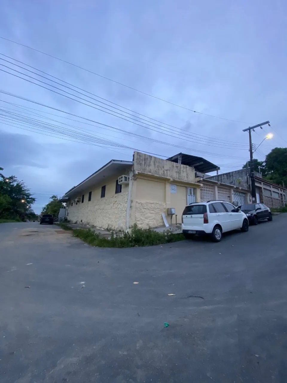 ? Aluguel de Casa na Compensa - 2 Quartos | R$ 900,00