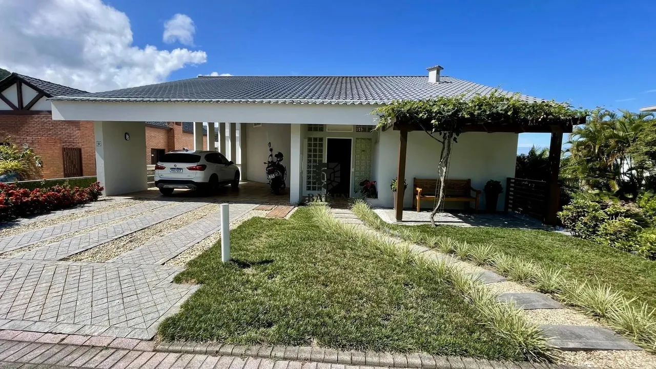 Casa para Locação / 4 Suites / Condominio / Vista Mar.