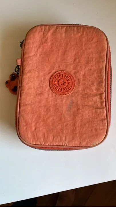 Estojo escolar Kipling original  novinho cor laranja.