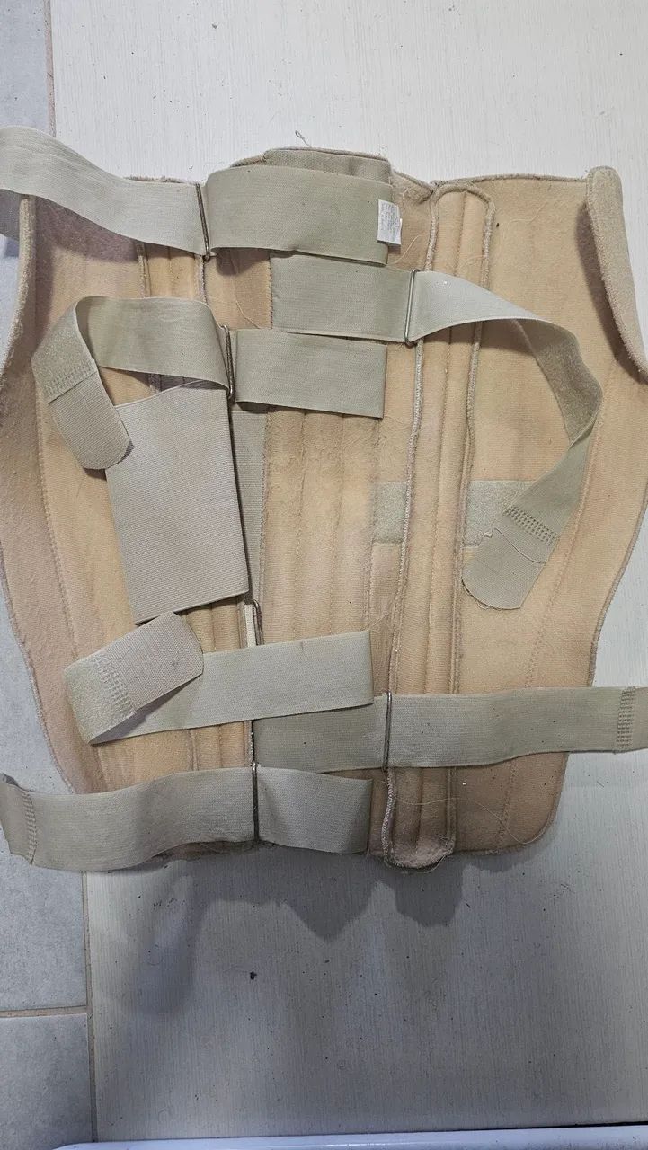 Joelheira para perna completa com haste de metal