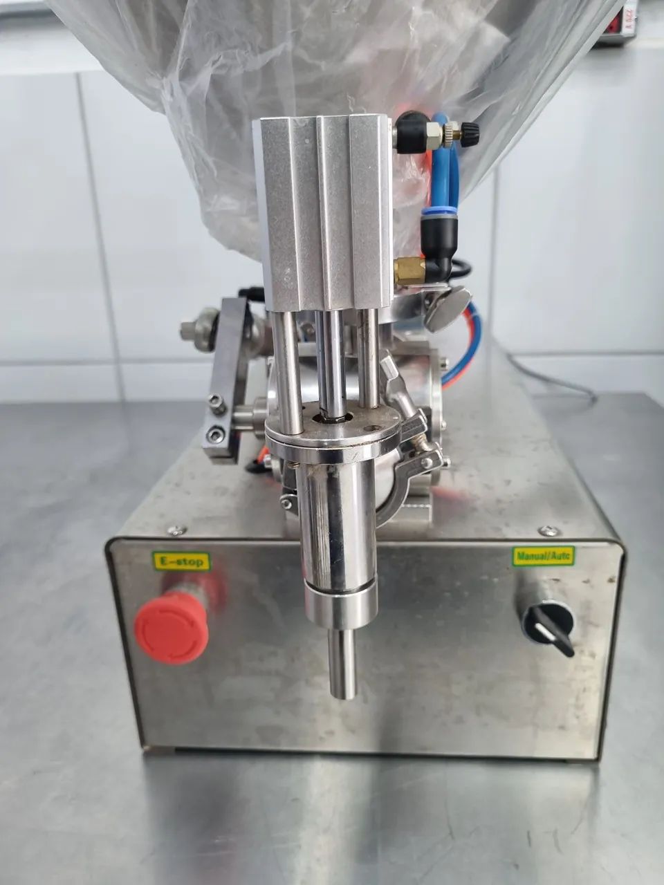 ENVASADORA REGISTRON PARA LÍQUIDOS E PASTOSOS DE 10 ML A 100 ML - Foto 4