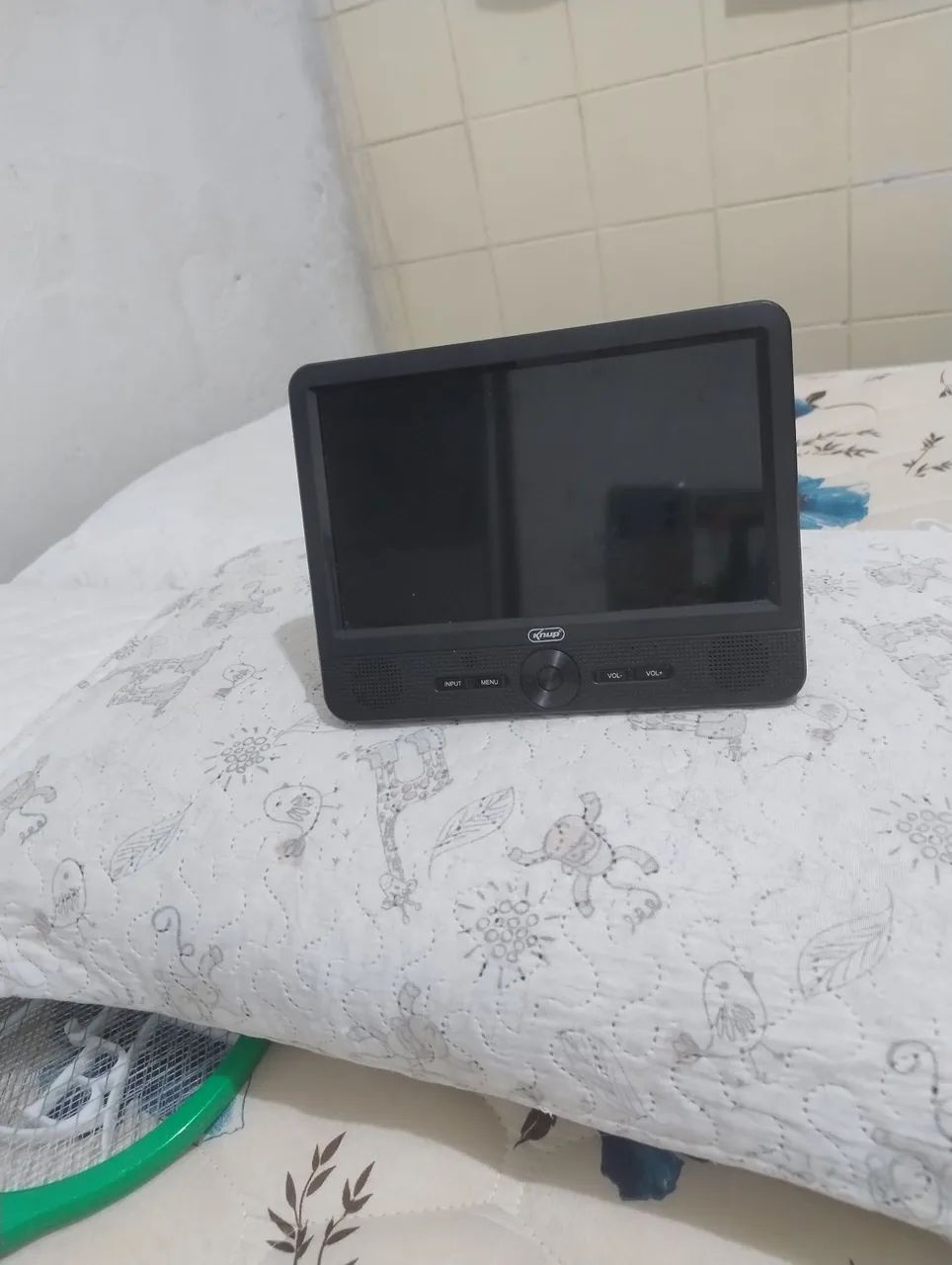 Vendo TV Portátil 9' - Foto 2