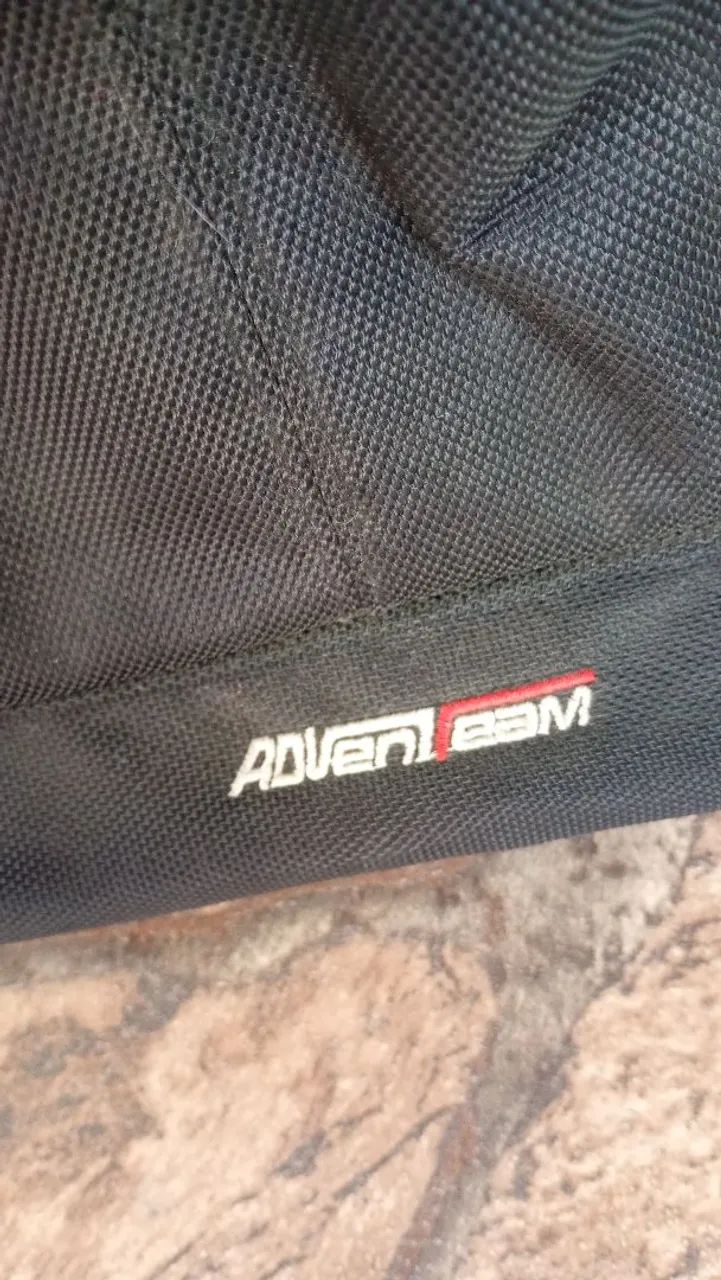 Mochila preta com rodinhas  - Foto 3