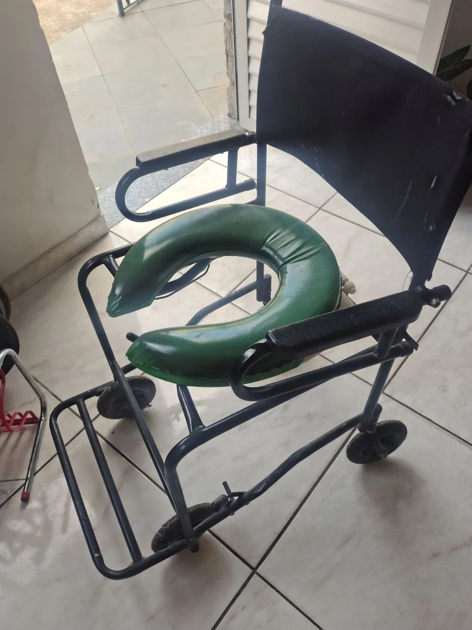 Cadeira de banho conservada  - Foto 2