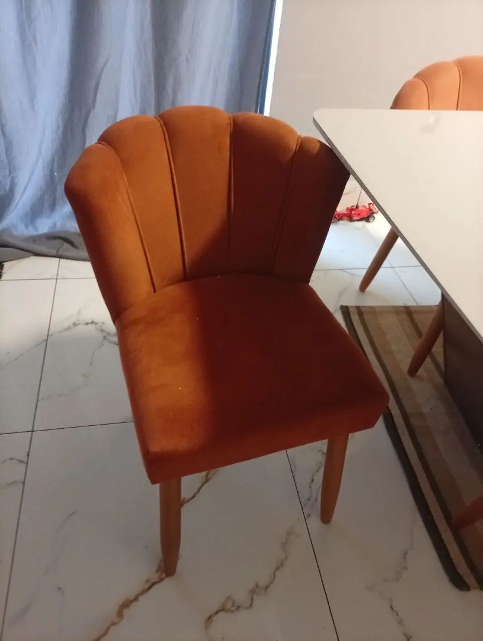 Mesa grande de vidro com 06 cadeiras petolas  - Foto 4