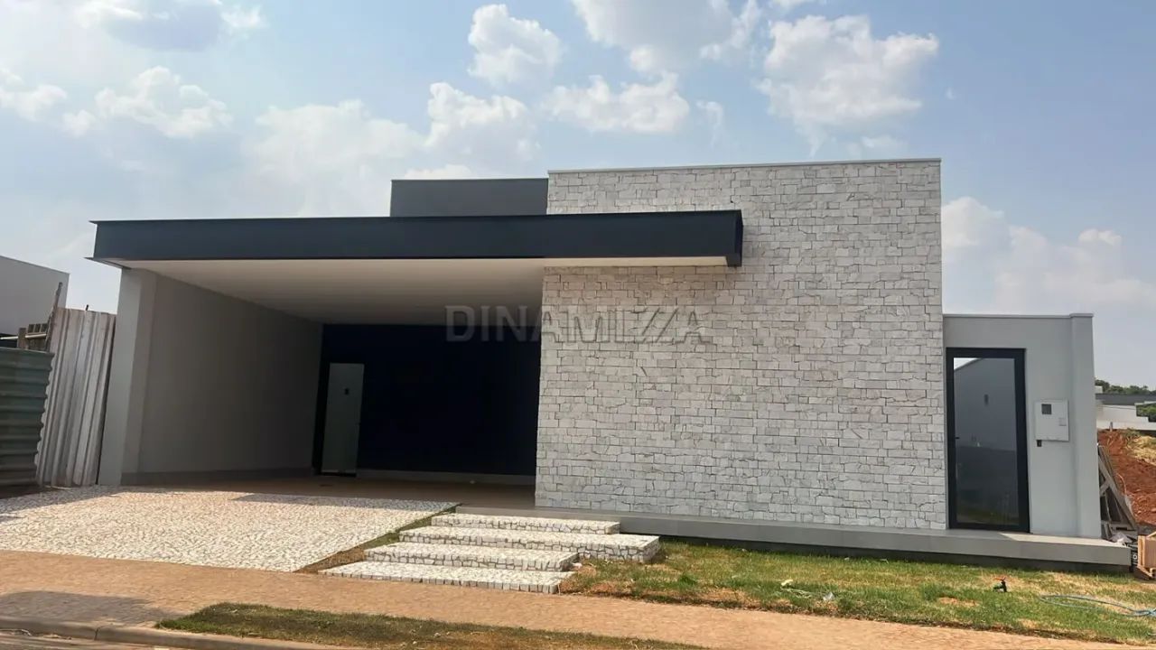 Casa a venda em condomínio fechado