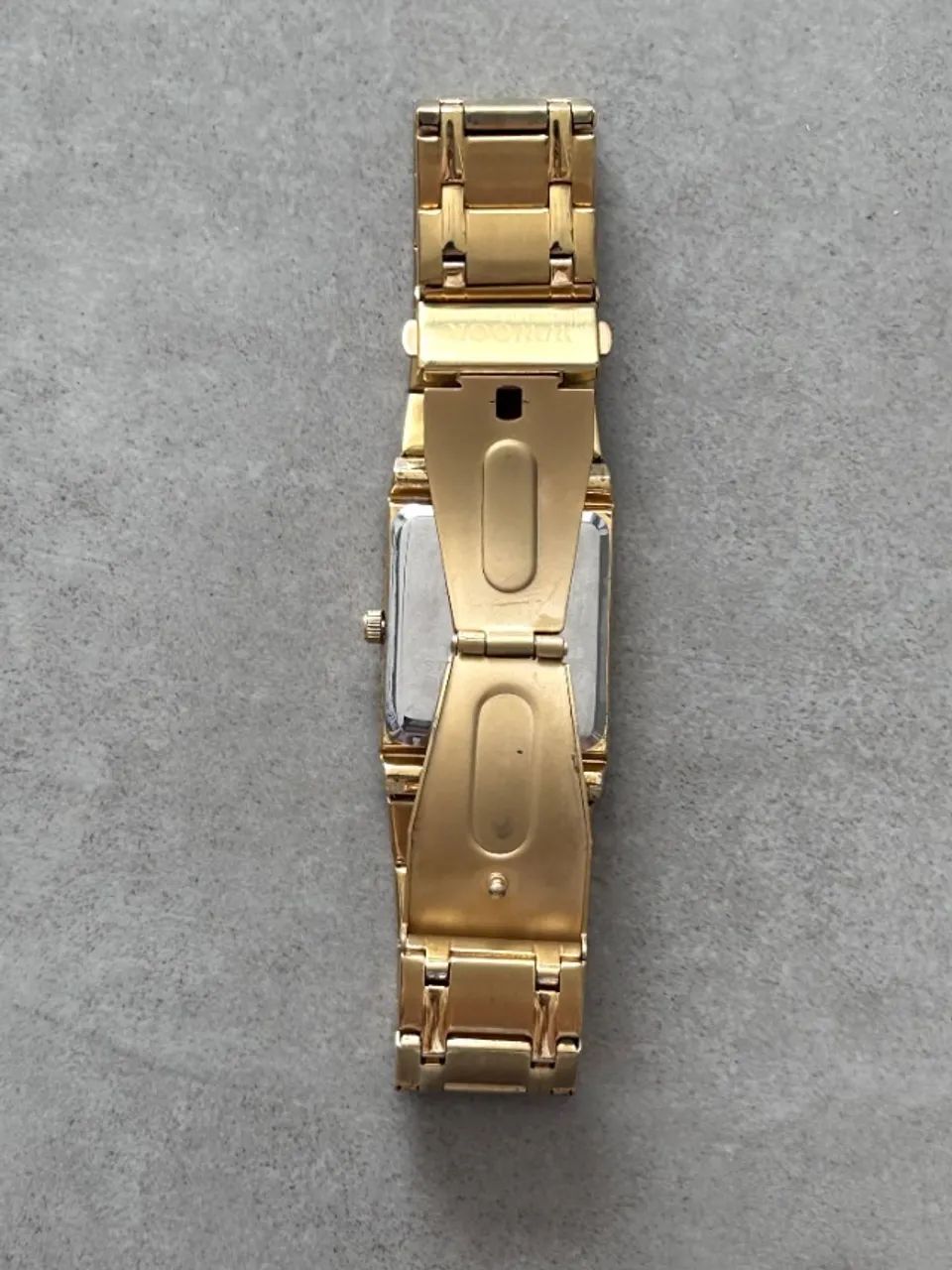 Relógio analógico retangular com pulseira de metal dourado da marca W.WOOR® - Foto 3