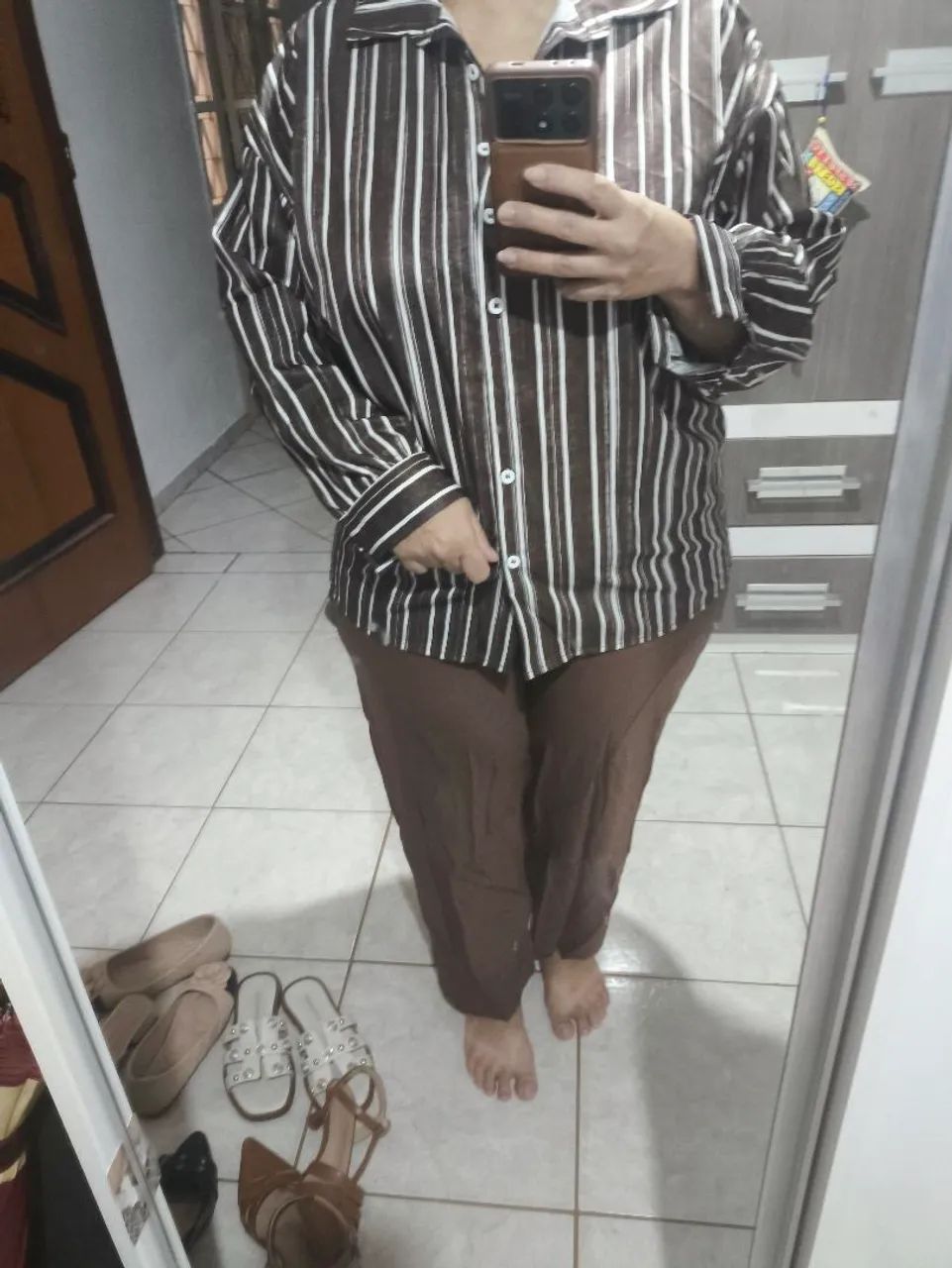 Calça e camisa marrom plus size 