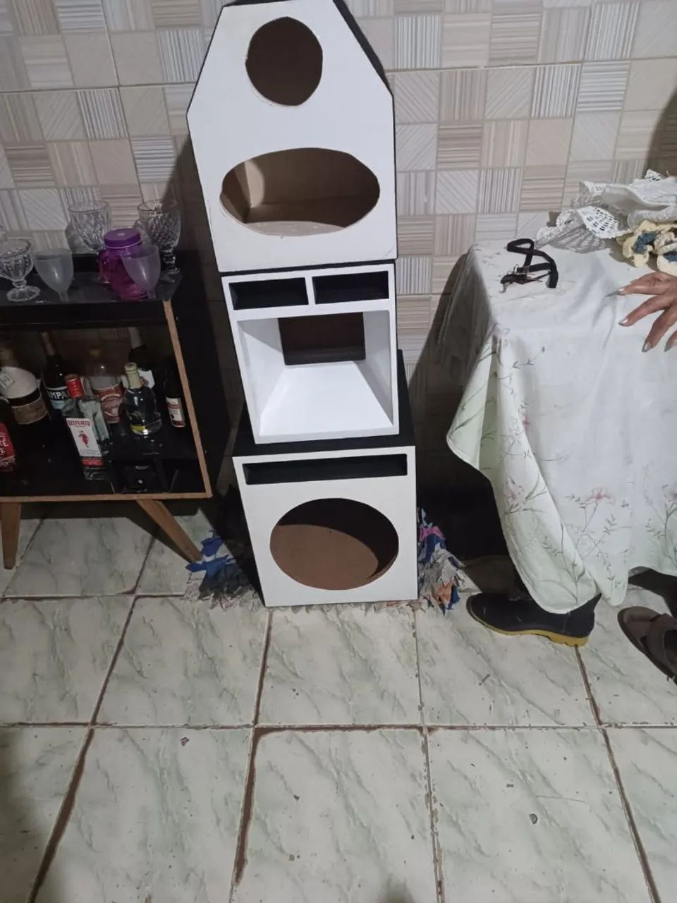 Vendo uma caixa de médio 10 e uma caixa de Twitter é corneta 