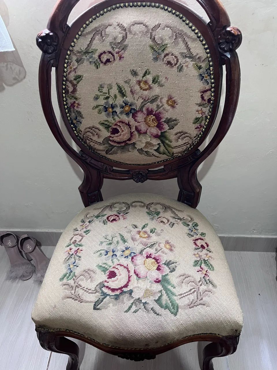 Cadeira chippandelle com bordado floral - Foto 2