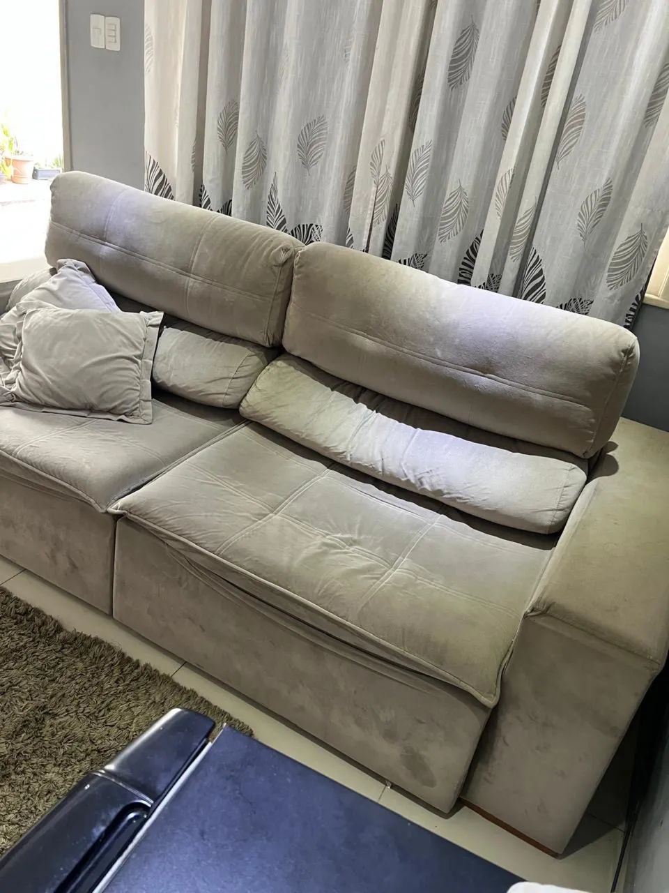 Sofá retrátil e reclinável 