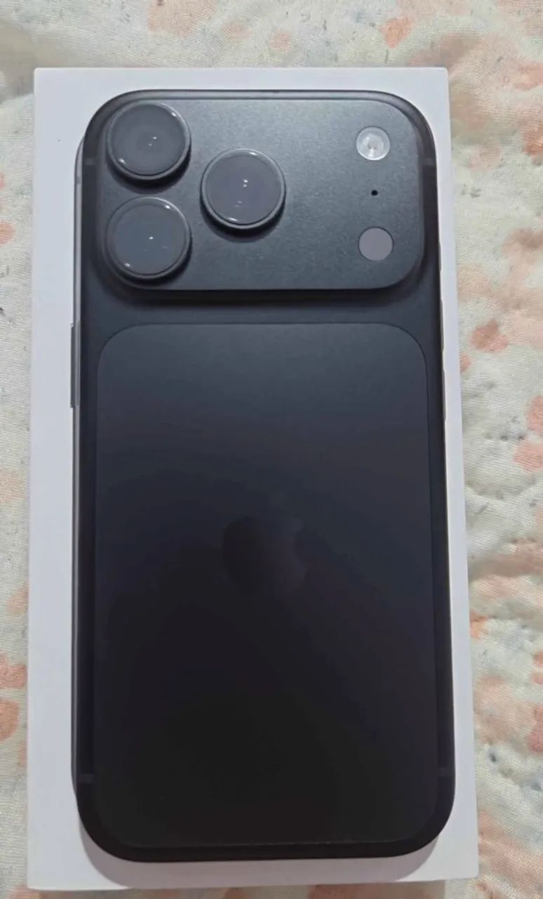 Vendo ou troco iPhone 18 pro black - Foto 2