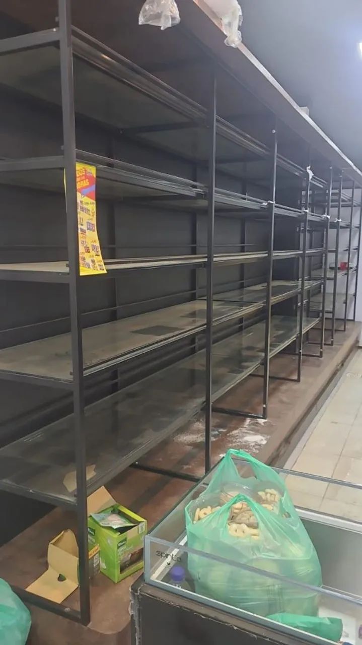 Vendo prateleira 6 metros  - Foto 2
